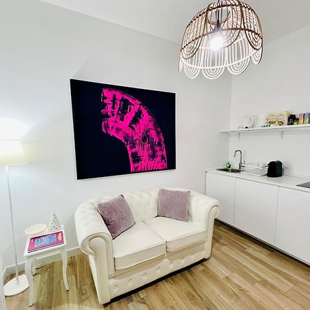 Bellhome 3 - Elegante Appartamento Nel Centro Di Bari Exterior foto