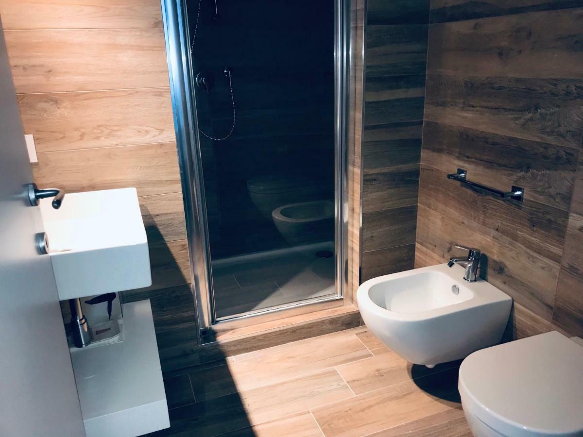 Bellhome 3 - Elegante Appartamento Nel Centro Di Bari Exterior foto