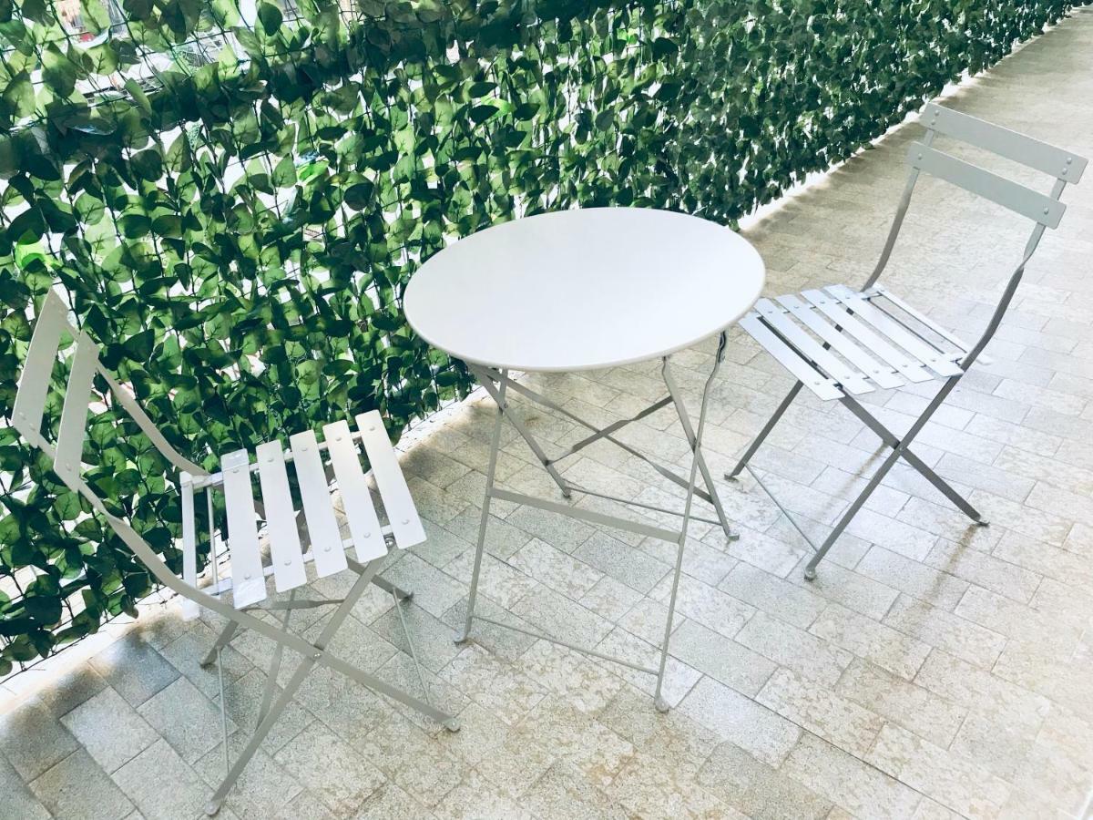 Bellhome 3 - Elegante Appartamento Nel Centro Di Bari Exterior foto